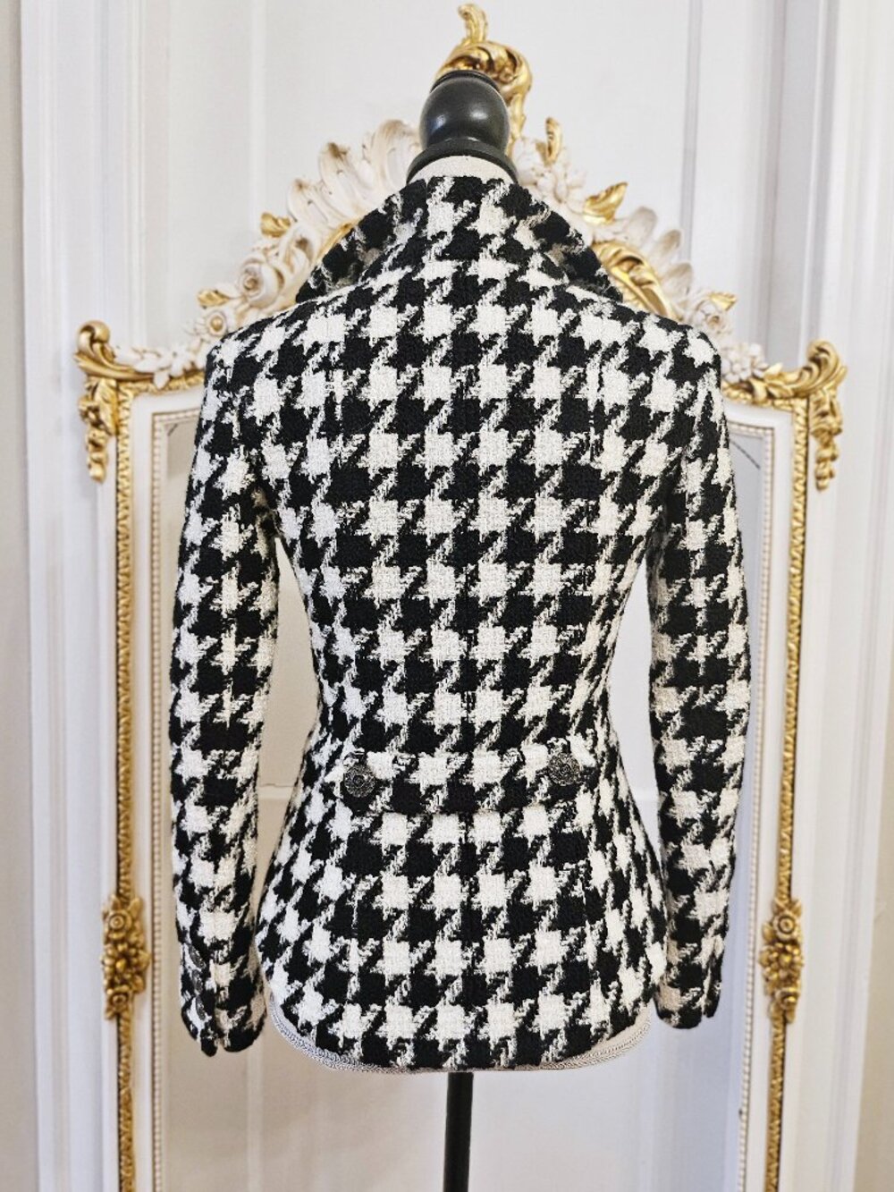 CHANEL 19K Fall-Winter 2019 Houndstooth Shimmer Tweed Jacket, FR 34, US 2 - Picture 5 of 16